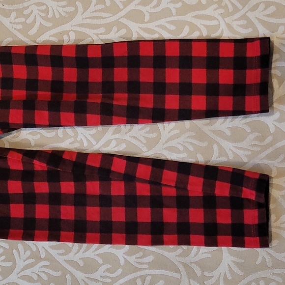 2 Pairs of Girls Size 5 and 5T Leggings.  Old Navy Buffalo 5T /Disney Frozen 2 - Picture 3 of 10